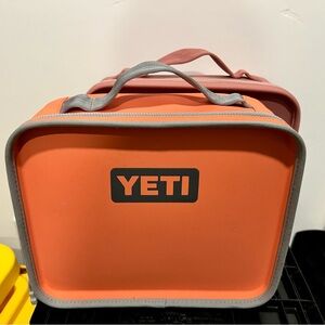 YETI CORAL Daytrip lunch box cooler Orange personal size Day Trip gray salmon